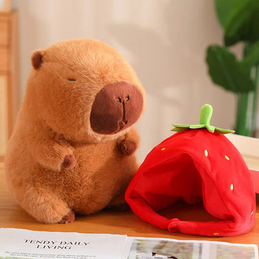 Knuffel Capibara met Aardbeienhoed – Schattig Knuffeldier 6