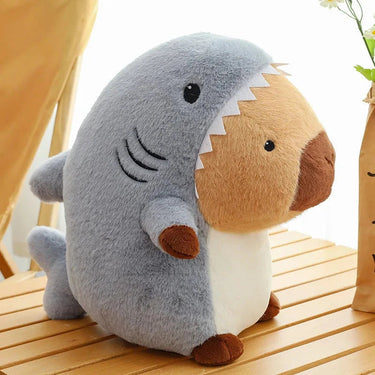 Knuffel Capybara in Haai Kostuum – Schattig Knuffeldier 0