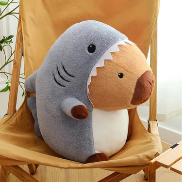 Knuffel Capybara in Haai Kostuum – Schattig Knuffeldier 2