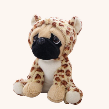 Knuffel Pug Met Kostuum – Zoet Knuffeldier